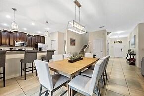 6 Beautiful Bedrooms 6 Baths Pool & Spa 6 Home by RedAwning