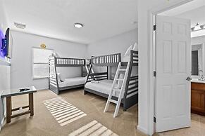 Large 7 Bed In Solterra Pool, Spa Near Disney 7 Bedroom Home by RedAwn