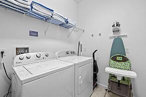 Large 7 Bed In Solterra Pool, Spa Near Disney 7 Bedroom Home by RedAwn