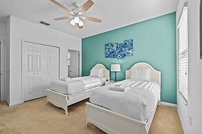 Large 7 Bed In Solterra Pool, Spa Near Disney 7 Bedroom Home by RedAwn