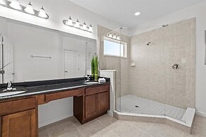 Large 7 Bed In Solterra Pool, Spa Near Disney 7 Bedroom Home by RedAwn