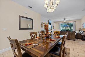 Fun In The Sun 5 Bed 5 Bath - Pool Near Disney 5 Bedroom Home by RedAw