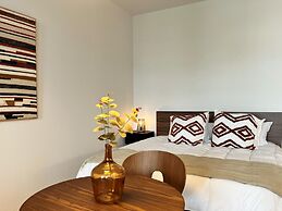 Nomad s Lux - 1bdr Almada Cool