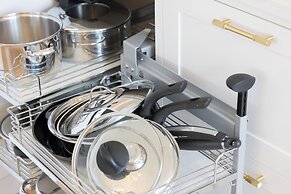 Jantaris Apartment by Renters Prestige