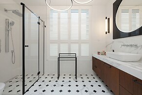 Jantaris Apartment by Renters Prestige