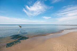 Jantaris Apartment by Renters Prestige