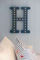 Jantaris Apartment by Renters Prestige