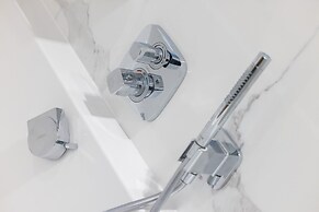 Jantaris Apartment by Renters Prestige