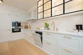 Jantaris Apartment by Renters Prestige