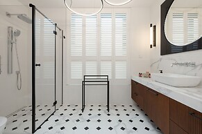 Jantaris Apartment by Renters Prestige