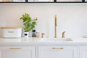 Jantaris Apartment by Renters Prestige