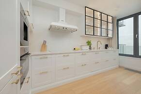 Jantaris Apartment by Renters Prestige