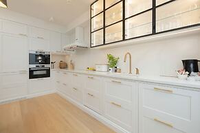 Jantaris Apartment by Renters Prestige