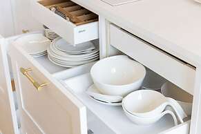 Jantaris Apartment by Renters Prestige