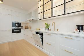 Jantaris Apartment by Renters Prestige