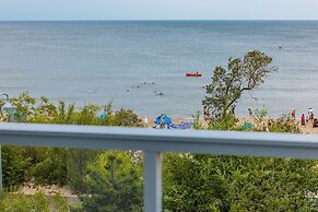 Jantaris Apartment by Renters Prestige