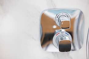 Jantaris Apartment by Renters Prestige