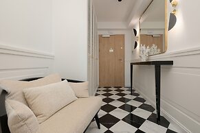 Jantaris Apartment by Renters Prestige