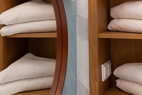 Jantaris Apartment by Renters Prestige