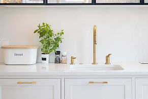 Jantaris Apartment by Renters Prestige