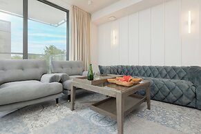 Jantaris Apartment by Renters Prestige