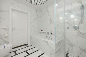 Jantaris Apartment by Renters Prestige