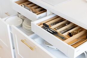 Jantaris Apartment by Renters Prestige