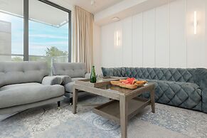 Jantaris Apartment by Renters Prestige