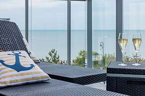 Jantaris Apartment by Renters Prestige