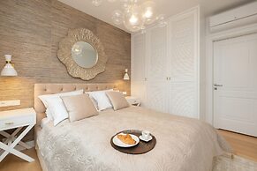 Jantaris Apartment by Renters Prestige