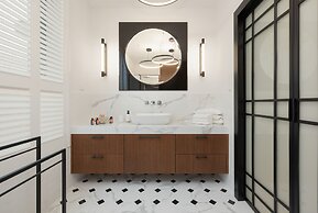 Jantaris Apartment by Renters Prestige