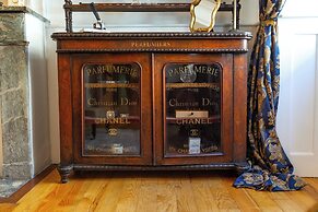 Champagne House