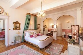 Champagne House