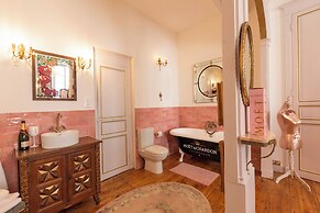 Champagne House
