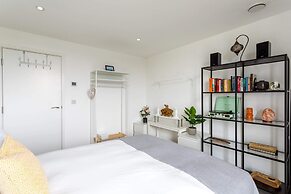 Stunning Brentford Penthouse