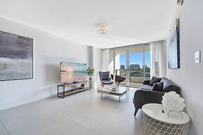 Stunning 2BR 2BA  Bay Harbour with Pool