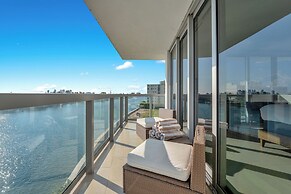 Stunning 2BR 2BA  Bay Harbour with Pool