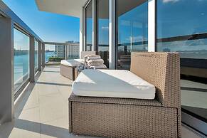 Stunning 2BR 2BA  Bay Harbour with Pool