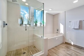 Stunning 2BR 2BA  Bay Harbour with Pool