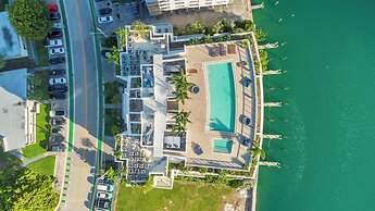 Stunning 2BR 2BA  Bay Harbour with Pool