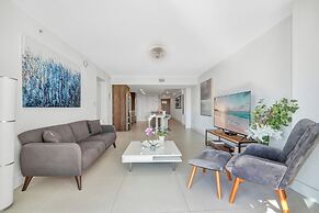 Stunning 2BR 2BA  Bay Harbour with Pool