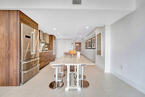 Stunning 2BR 2BA  Bay Harbour with Pool