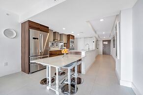 Stunning 2BR 2BA  Bay Harbour with Pool