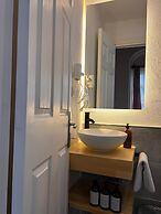 Ivy Ayvalik Coffee & Wine & Hotel