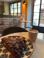 Ivy Ayvalik Coffee & Wine & Hotel