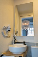 Ivy Ayvalik Coffee & Wine & Hotel