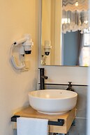 Ivy Ayvalik Coffee & Wine & Hotel