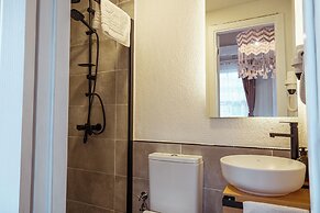 Ivy Ayvalik Coffee & Wine & Hotel