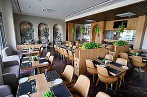 Kings Kraft The Park Executive Hotel