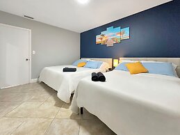 Happy Escape, 15 Min to Beach, Massage Shower Jets, Bar, and BBQ